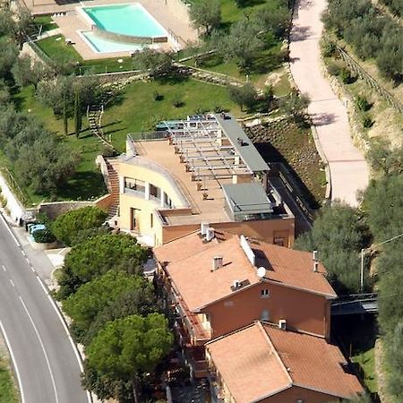 Hotel Il Castellaccio Piccione Eksteriør bilde