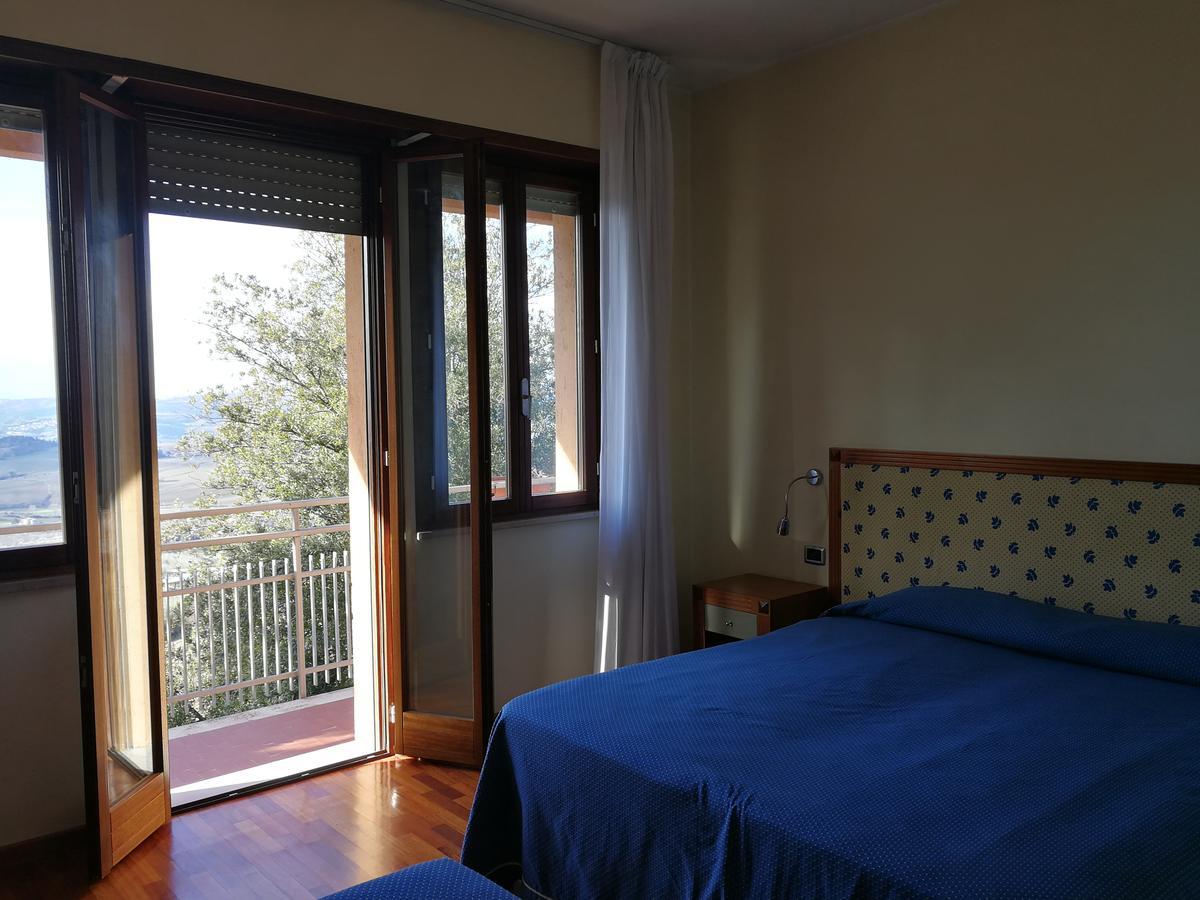 Hotel Il Castellaccio Piccione Eksteriør bilde