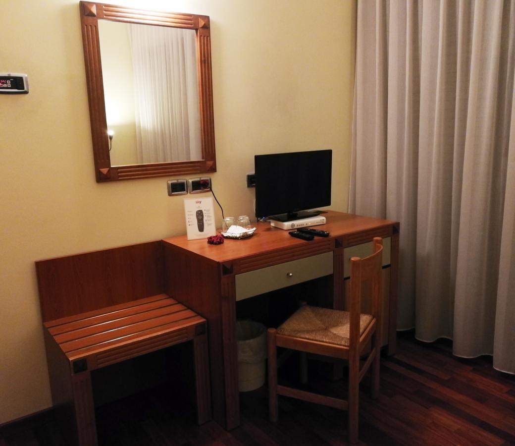 Hotel Il Castellaccio Piccione Eksteriør bilde