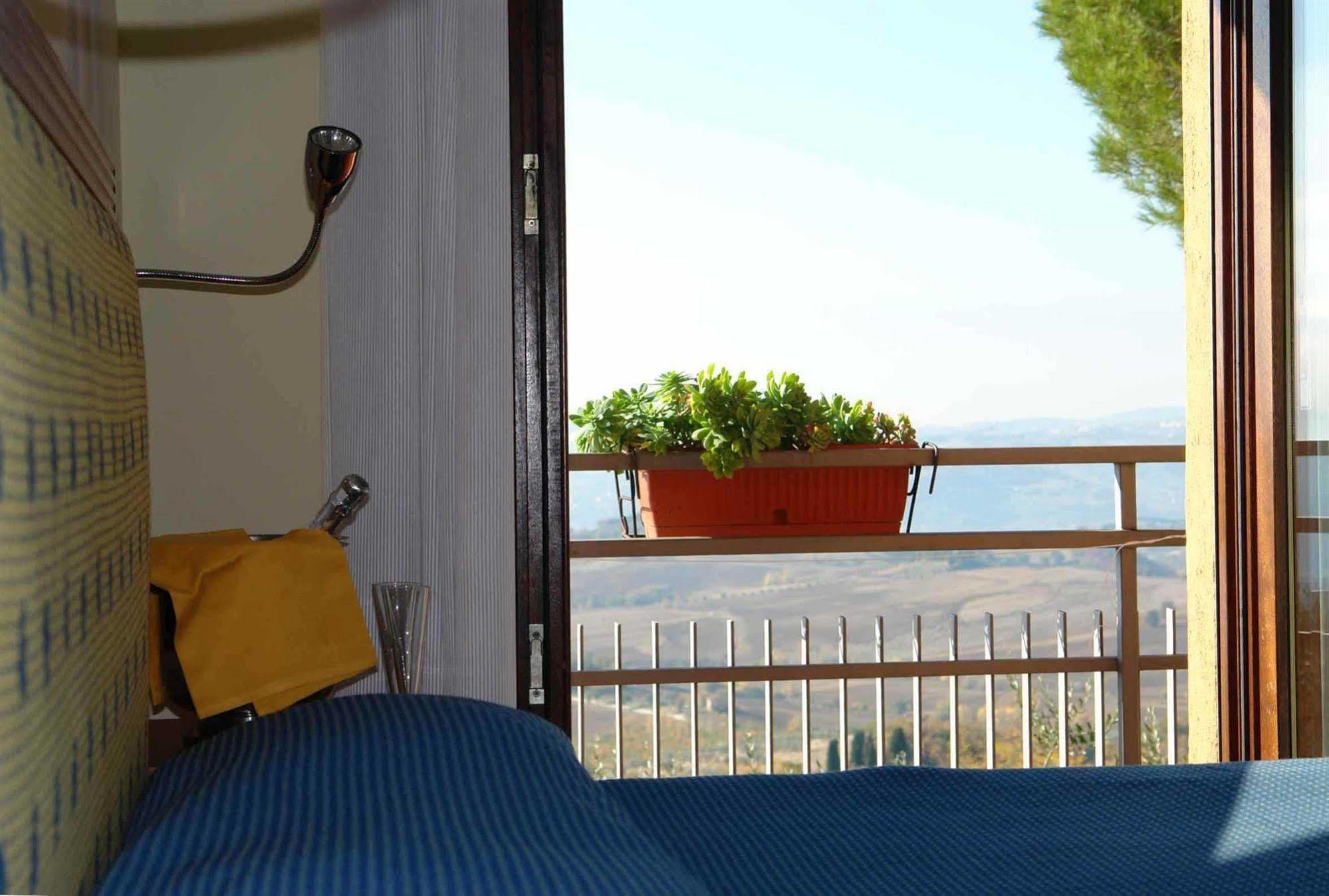 Hotel Il Castellaccio Piccione Eksteriør bilde
