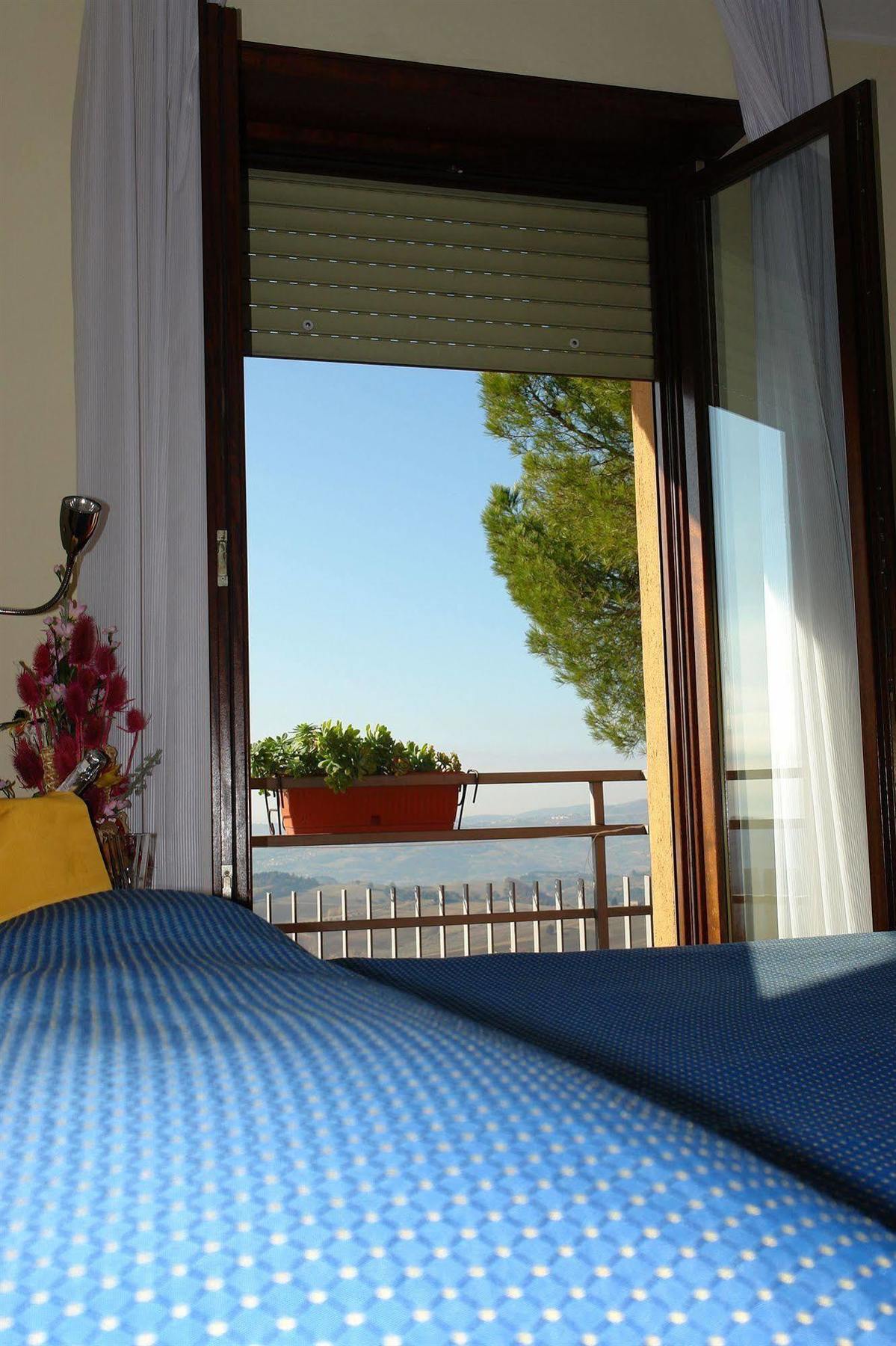 Hotel Il Castellaccio Piccione Eksteriør bilde